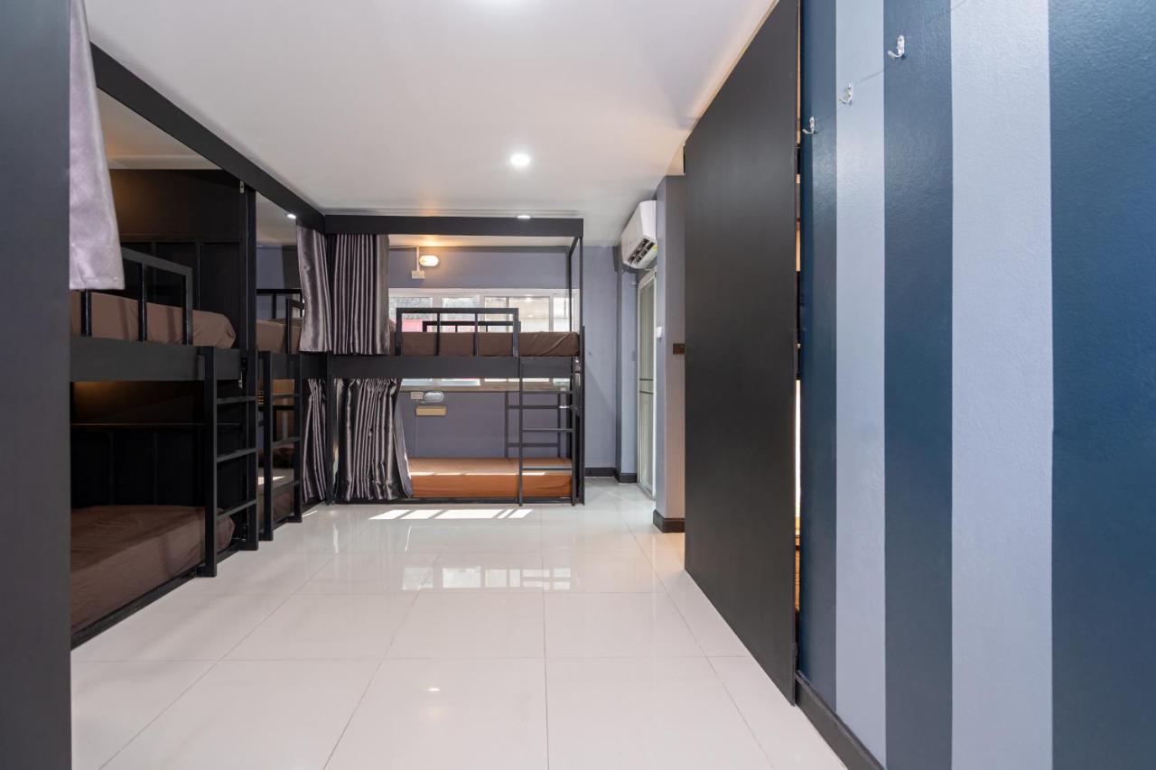 Black Pantera Hostel Patong Luaran gambar