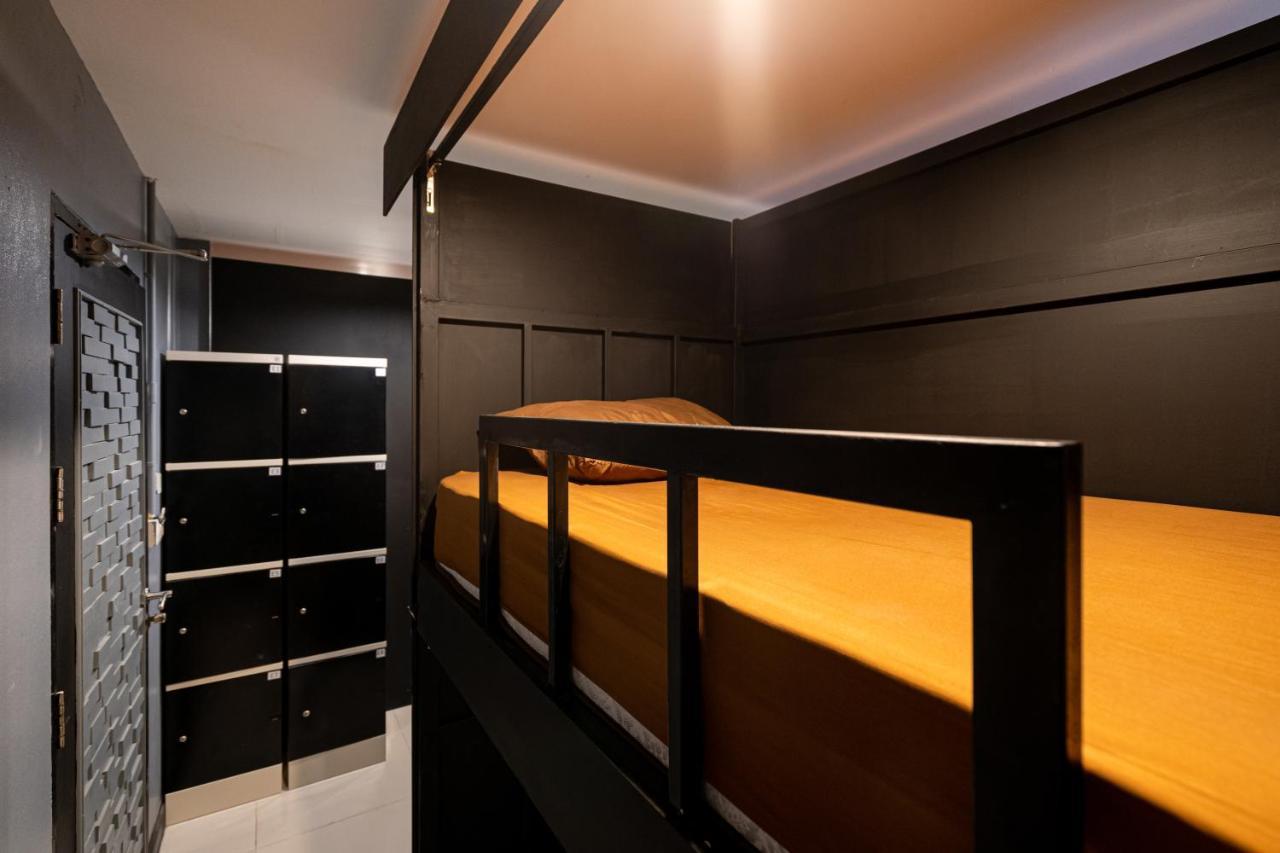 Black Pantera Hostel Patong Luaran gambar