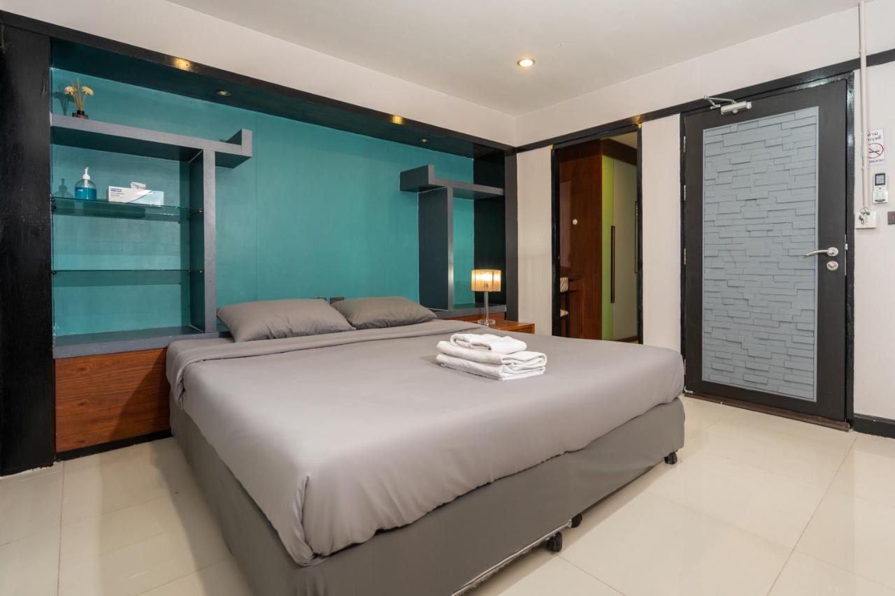 Black Pantera Hostel Patong Luaran gambar