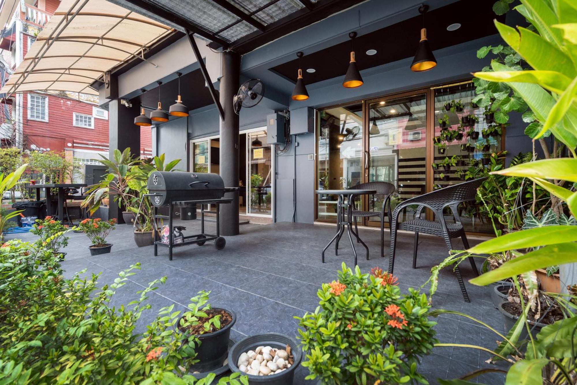 Black Pantera Hostel Patong Luaran gambar