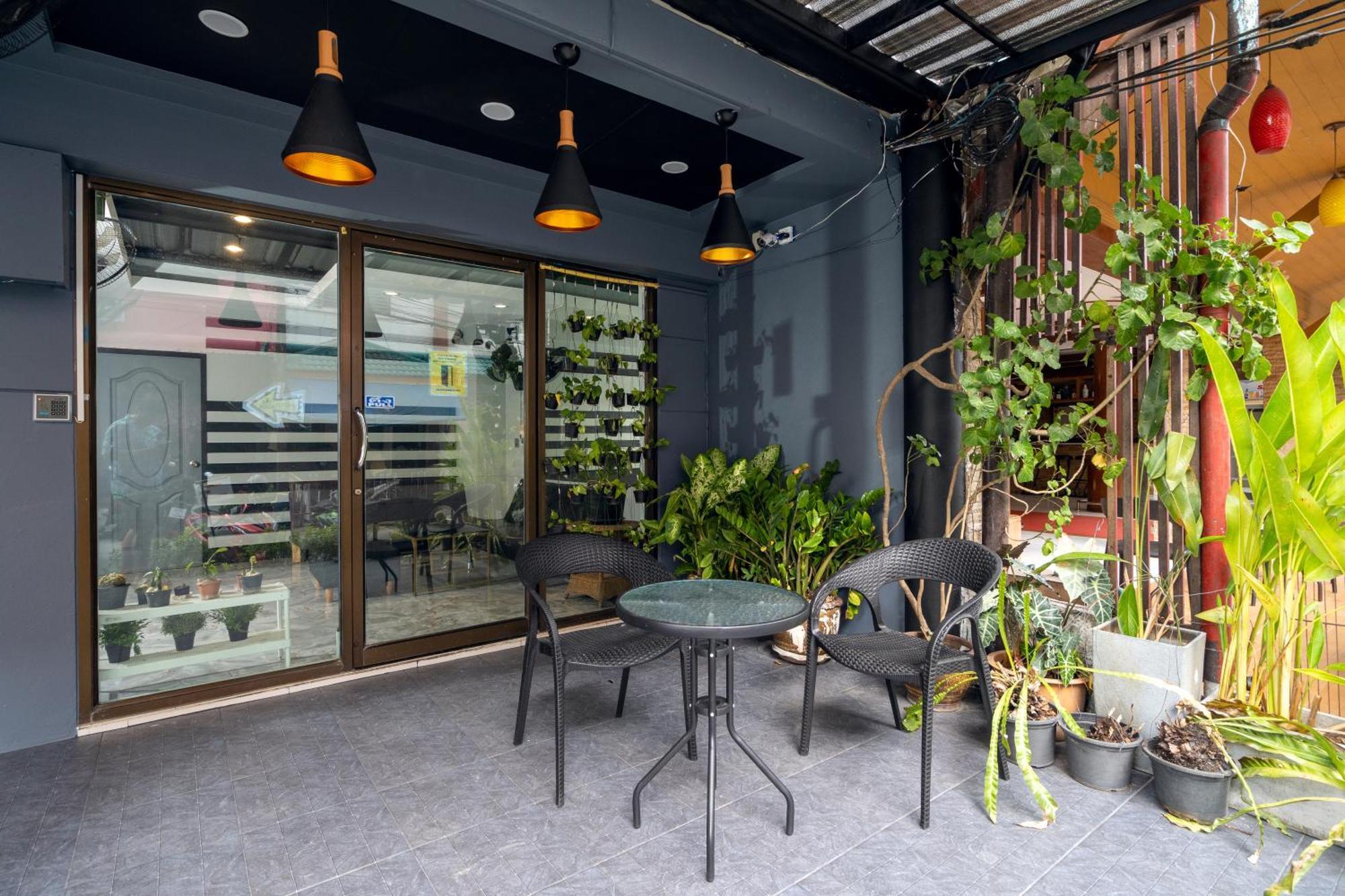 Black Pantera Hostel Patong Luaran gambar