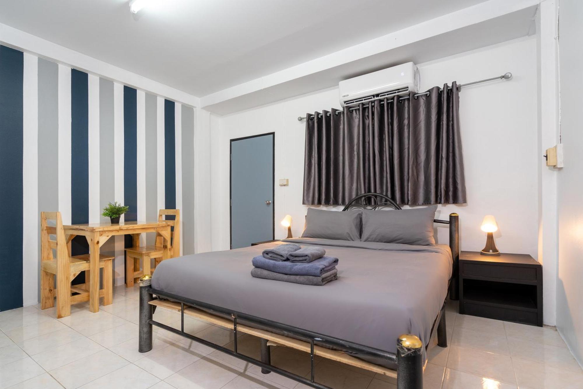 Black Pantera Hostel Patong Luaran gambar