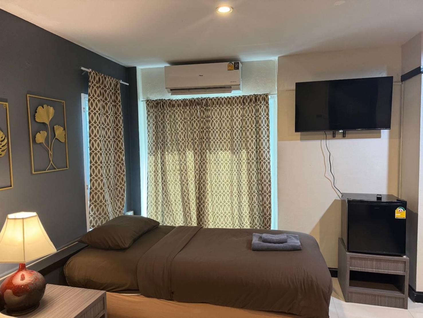 Black Pantera Hostel Patong Luaran gambar