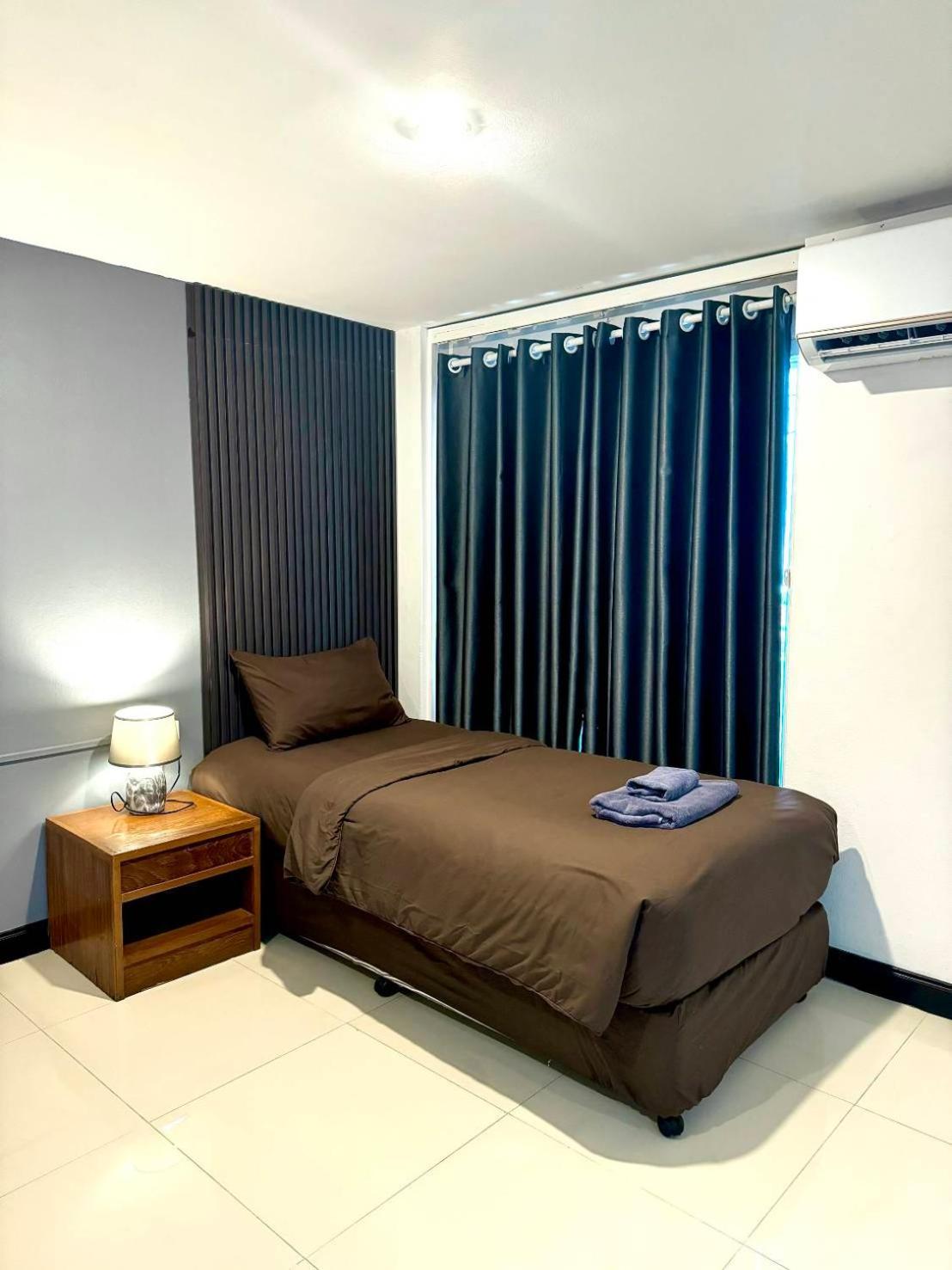 Black Pantera Hostel Patong Luaran gambar
